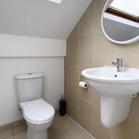 Granville 3 Bed House By Furnished - Free Parking - Perfect For Families And Contractors - Walk To Exhibition Centre Harrogate