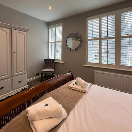 Сasa de vacaciones Granville 3 Bed House By Furnished - Free Parking - Perfect For Families And Contractors - Walk To Exhibition Centre Harrogate