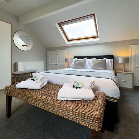 Granville 3 Bed House By Furnished - Free Parking - Perfect For Families And Contractors - Walk To Exhibition Centre Harrogate