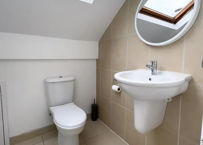 Granville 3 Bed House By Furnished - Free Parking - Perfect For Families And Contractors - Walk To Exhibition Centre Harrogate