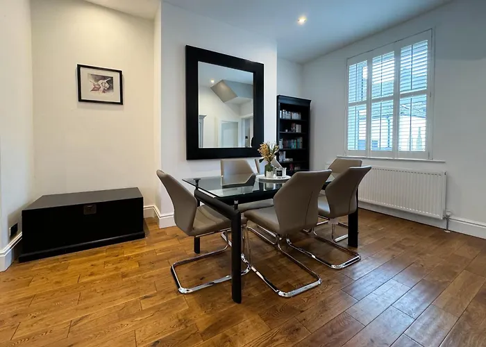 Granville 3 Bed House By Furnished - Free Parking - Perfect For Families And Contractors - Walk To Exhibition Centre Harrogate