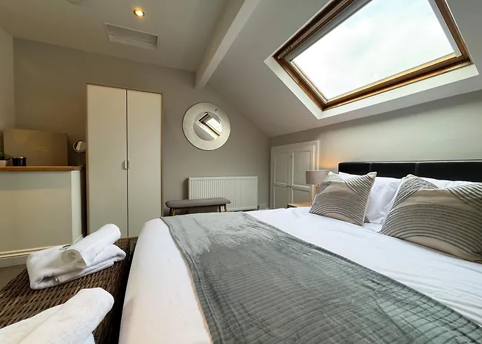 Granville 3 Bed House By Furnished - Free Parking - Perfect For Families And Contractors - Walk To Exhibition Centre Casa de Férias