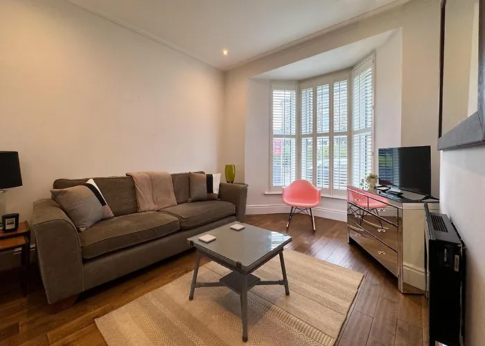 Granville 3 Bed House By Furnished - Free Parking - Perfect For Families And Contractors - Walk To Exhibition Centre Casa de Férias Harrogate