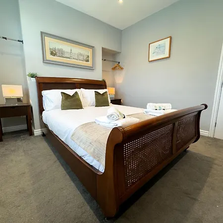 Granville 3 Bed House By Furnished - Free Parking - Perfect For Families And Contractors - Walk To Exhibition Centre Semesterbostad *