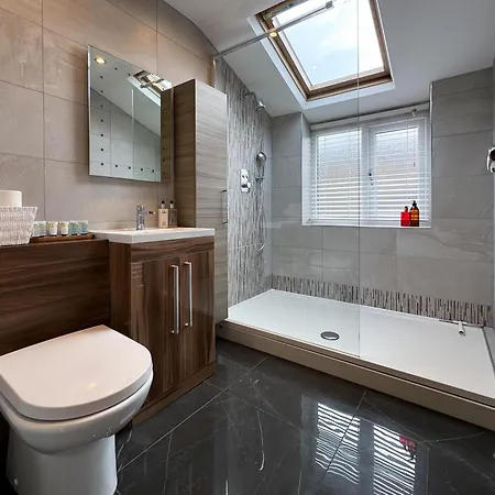 Granville 3 Bed House By Furnished - Free Parking - Perfect For Families And Contractors - Walk To Exhibition Centre * Harrogate